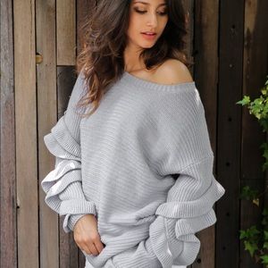NEW Ruffled arm sleeve sweater